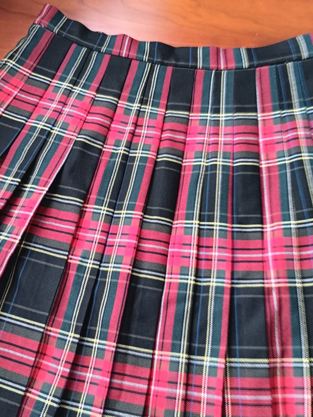 Brooks Brothers Tartan Plaid Red Green Black Gold Pleated Skirt Size 2
